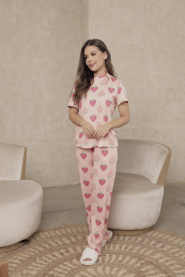 Conjunto Pantalón Camiseta fresas